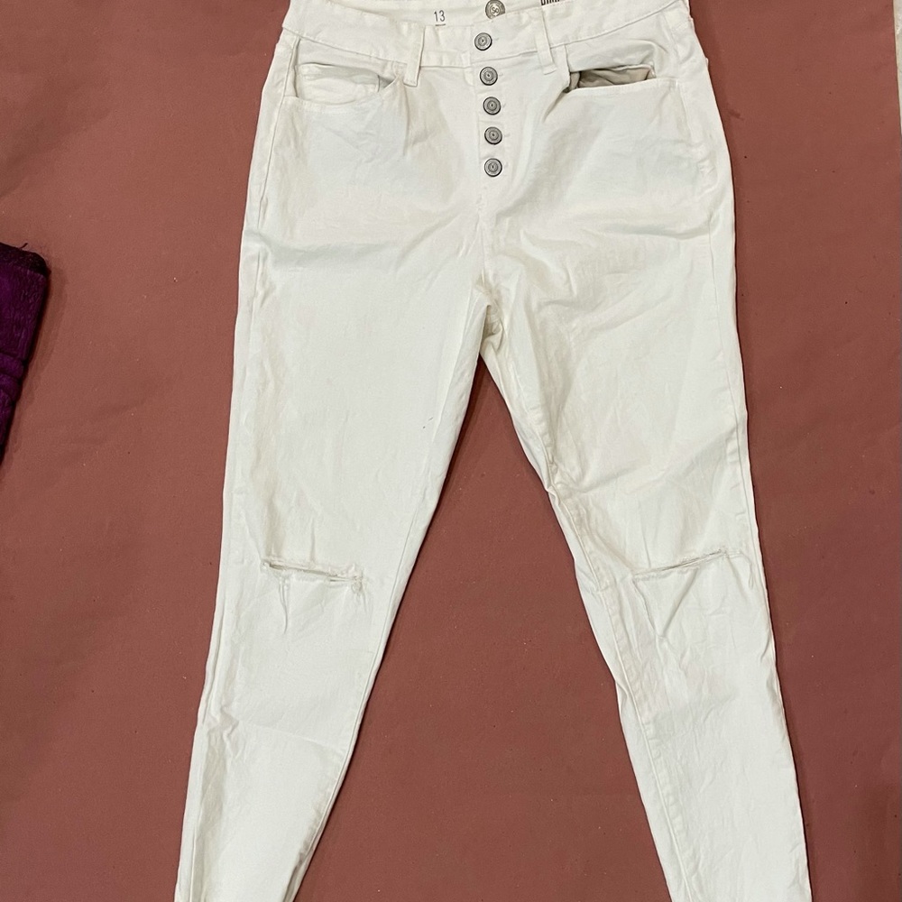 White skinny jeans